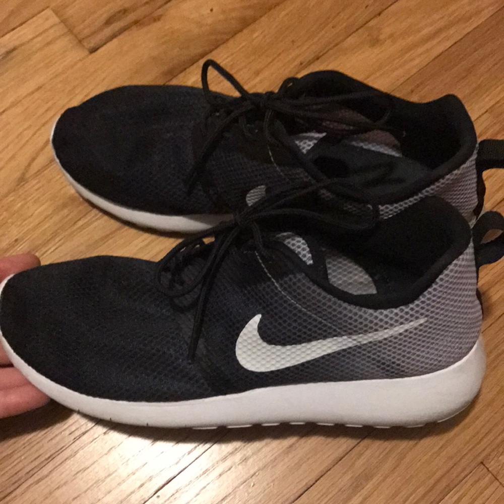 Nike Roshe sneakers- worn only a few times!